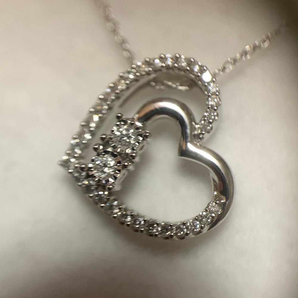 ❤️Beautiful NWOT! 10K White Gold Diamond Necklace
